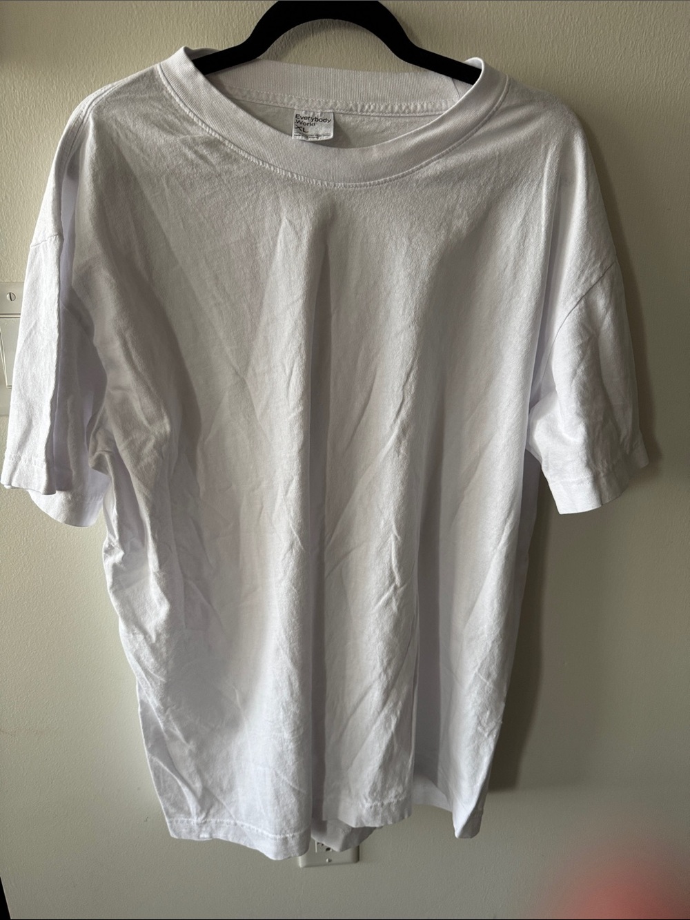 Everybody World Classic White Men’s XL Crewneck T-Shirt NWOT
